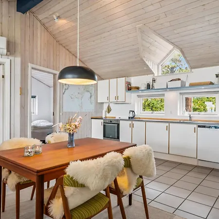 Amazing In Ebeltoft With 2 Bedrooms And Internet * Knebel